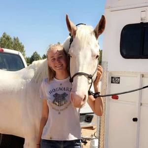 Meet your Posher, Hannah